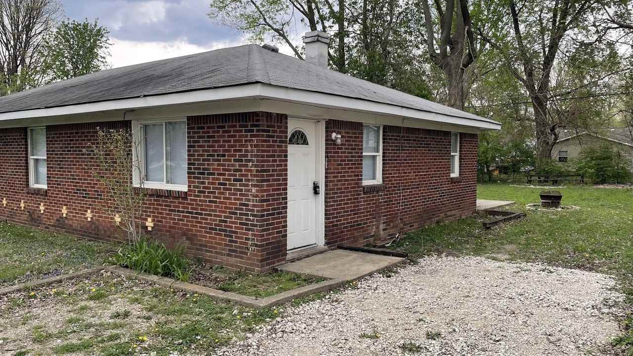1269 Farley Dr - Photo 3 of 8