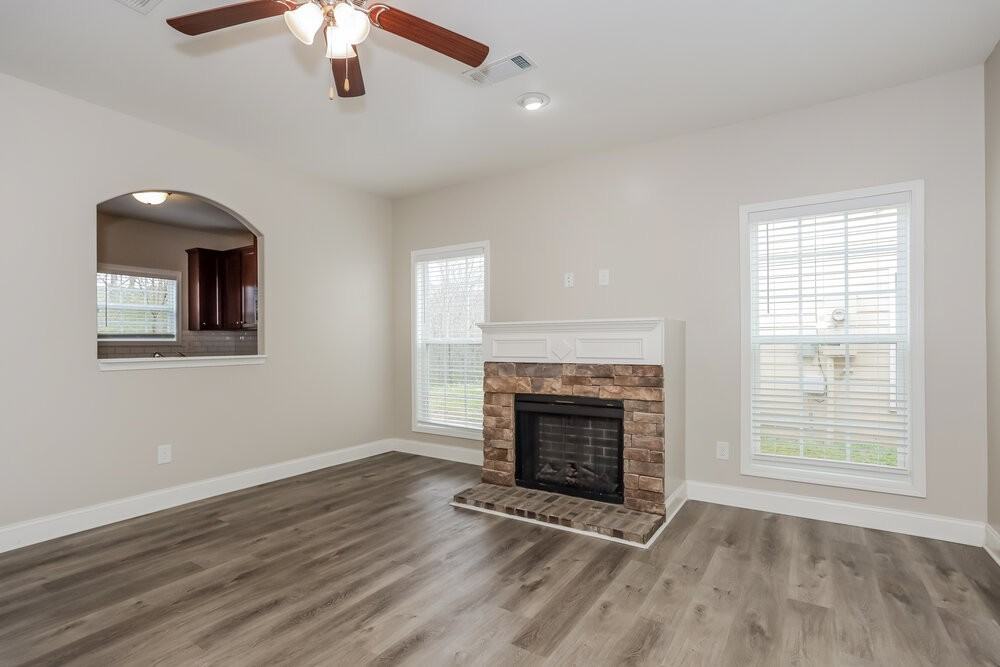 172 Tyre Dr - Photo 4 of 17