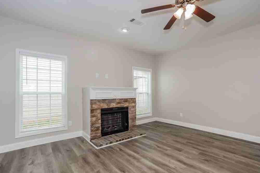 172 Tyre Dr - Photo 5 of 17