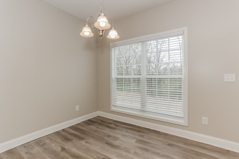 172 Tyre Dr - Photo 6 of 17