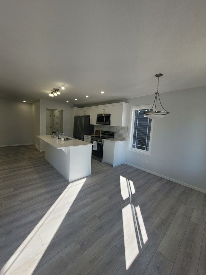 64 Cityside Grove Ne - Photo 2 of 16