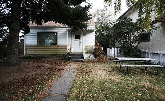 1147 Reader Cres Ne - Photo 2 of 25