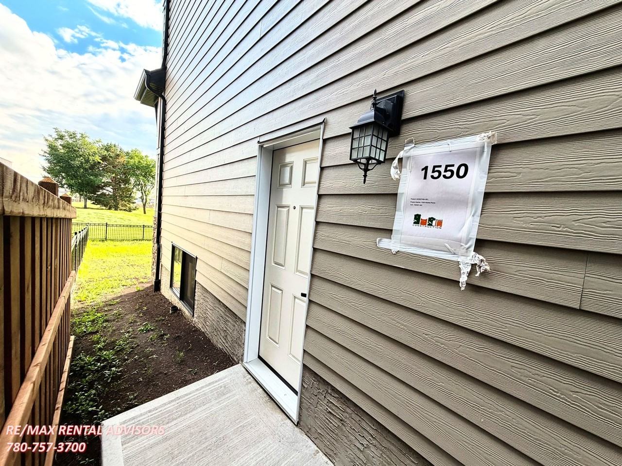 1550 Howes Pl Sw - Photo 2 of 12