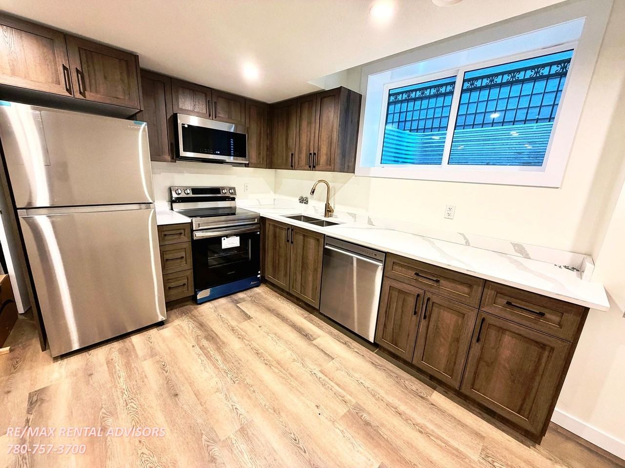 1550 Howes Pl Sw - Photo 3 of 12
