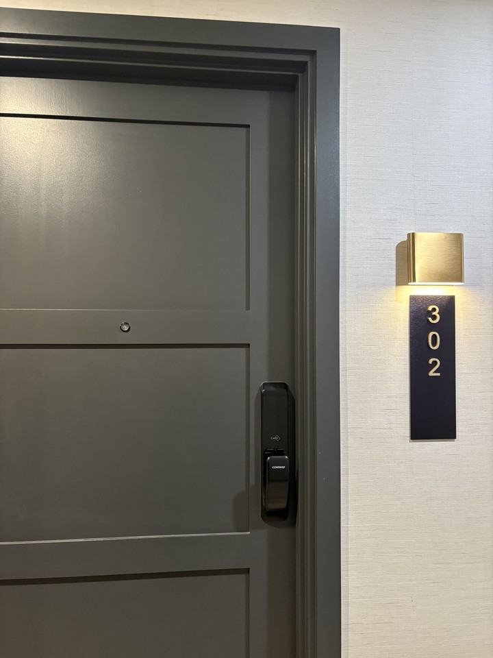 93 Arthur St S - Photo 2 of 17