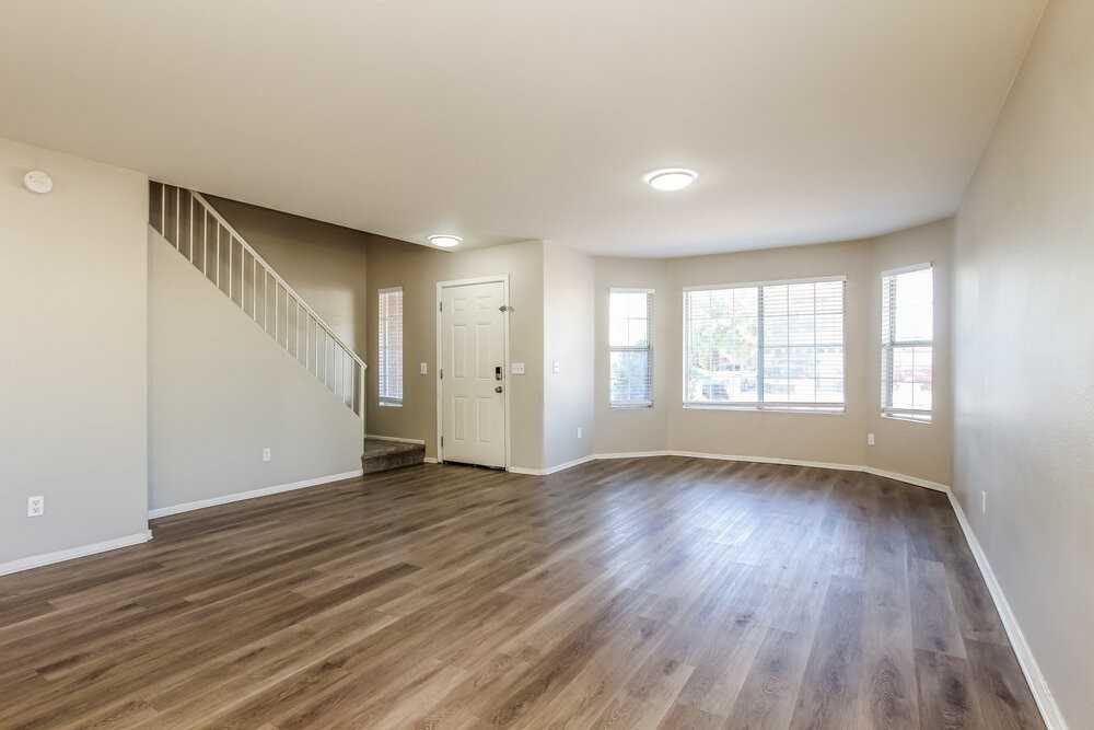8642 W Alvarado Rd - Photo 4 of 17