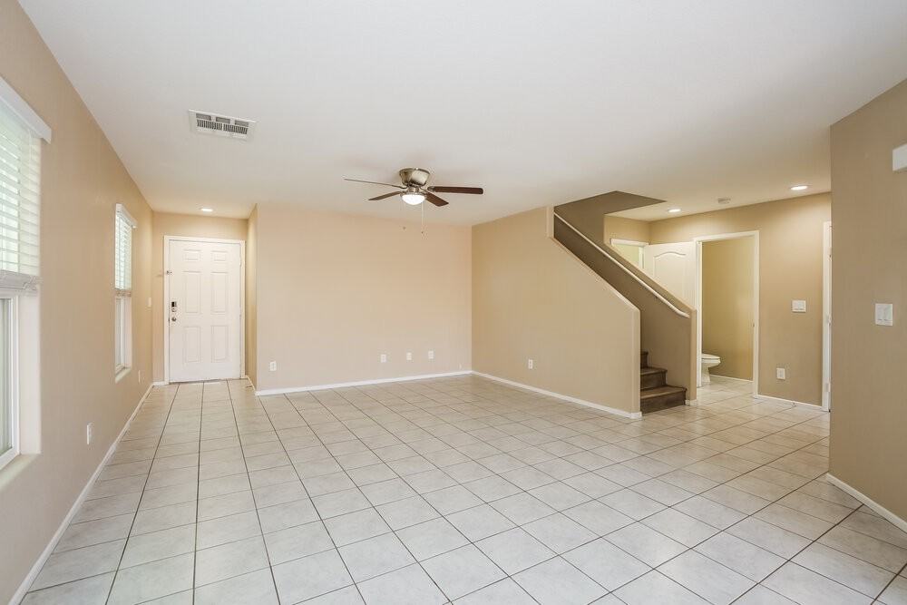 9132 Patrick Henry Ave - Photo 5 of 17