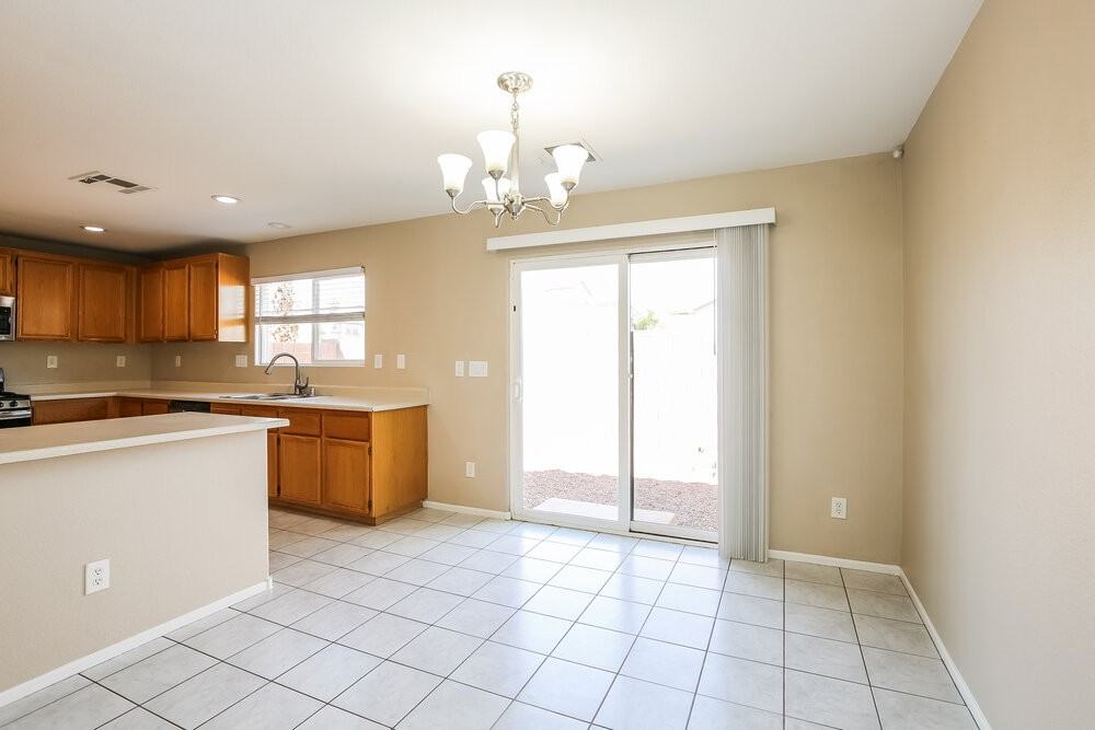 9132 Patrick Henry Ave - Photo 7 of 17