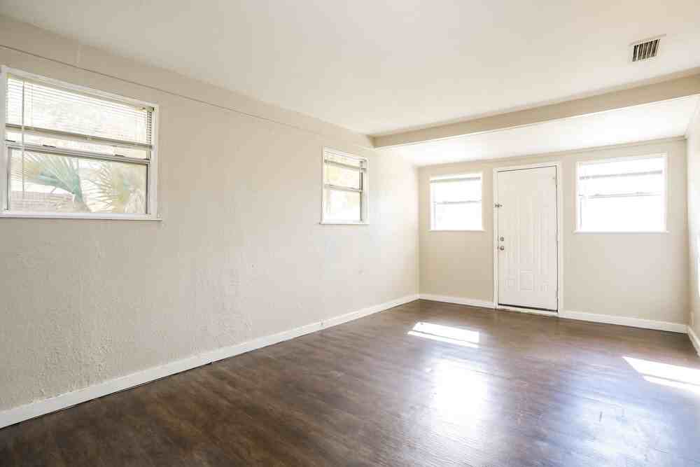 6812 Hawkins Ct - Photo 4 of 16
