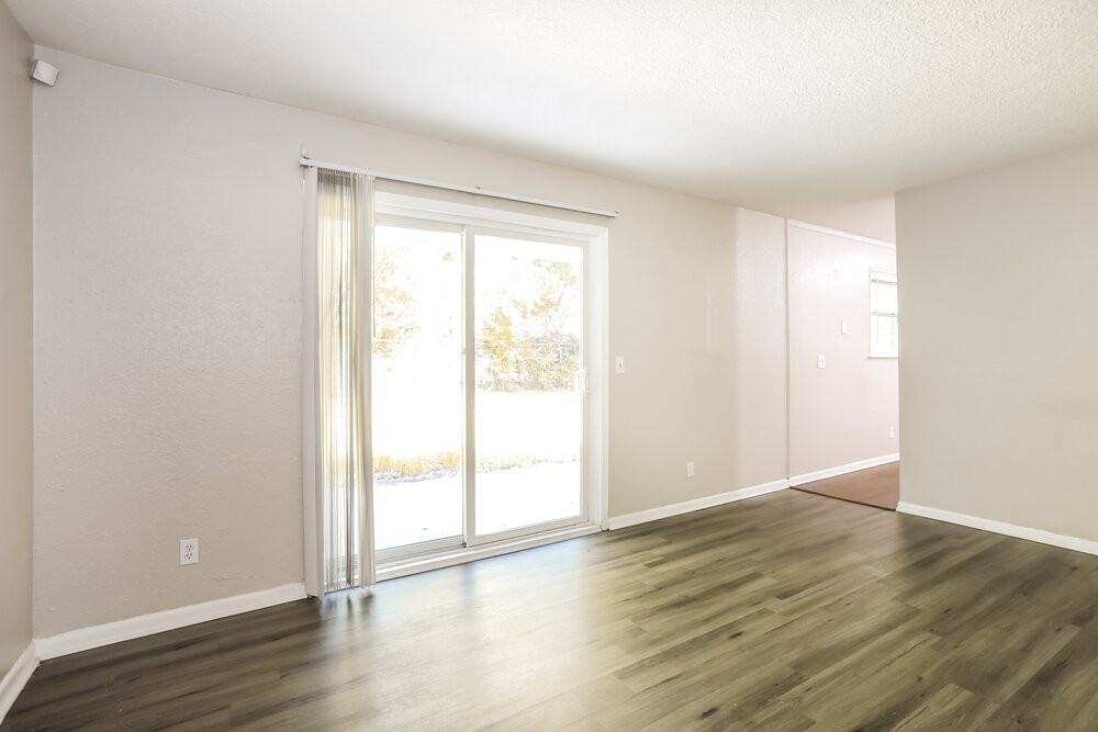 6812 Hawkins Ct - Photo 6 of 16