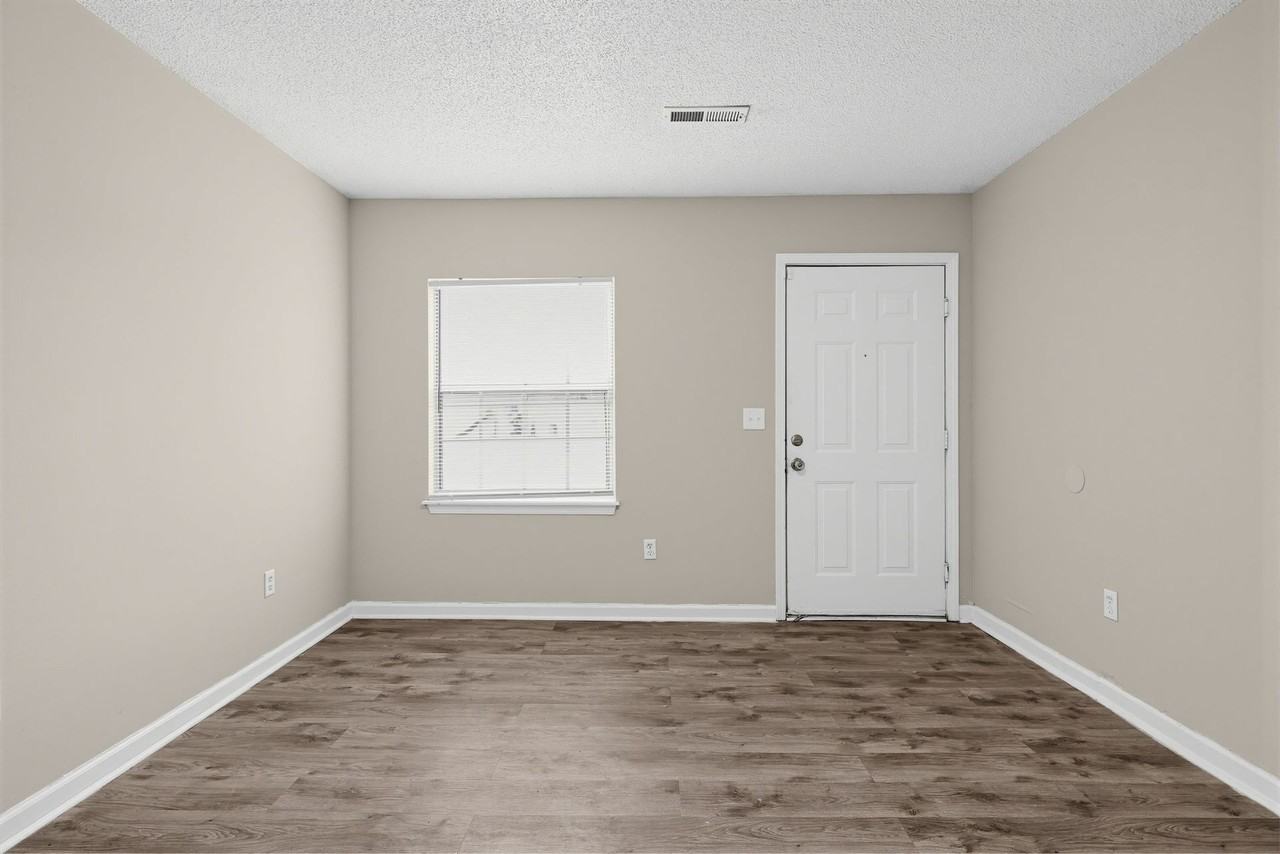 Bracey Square Apartments - Photo 3 of 50