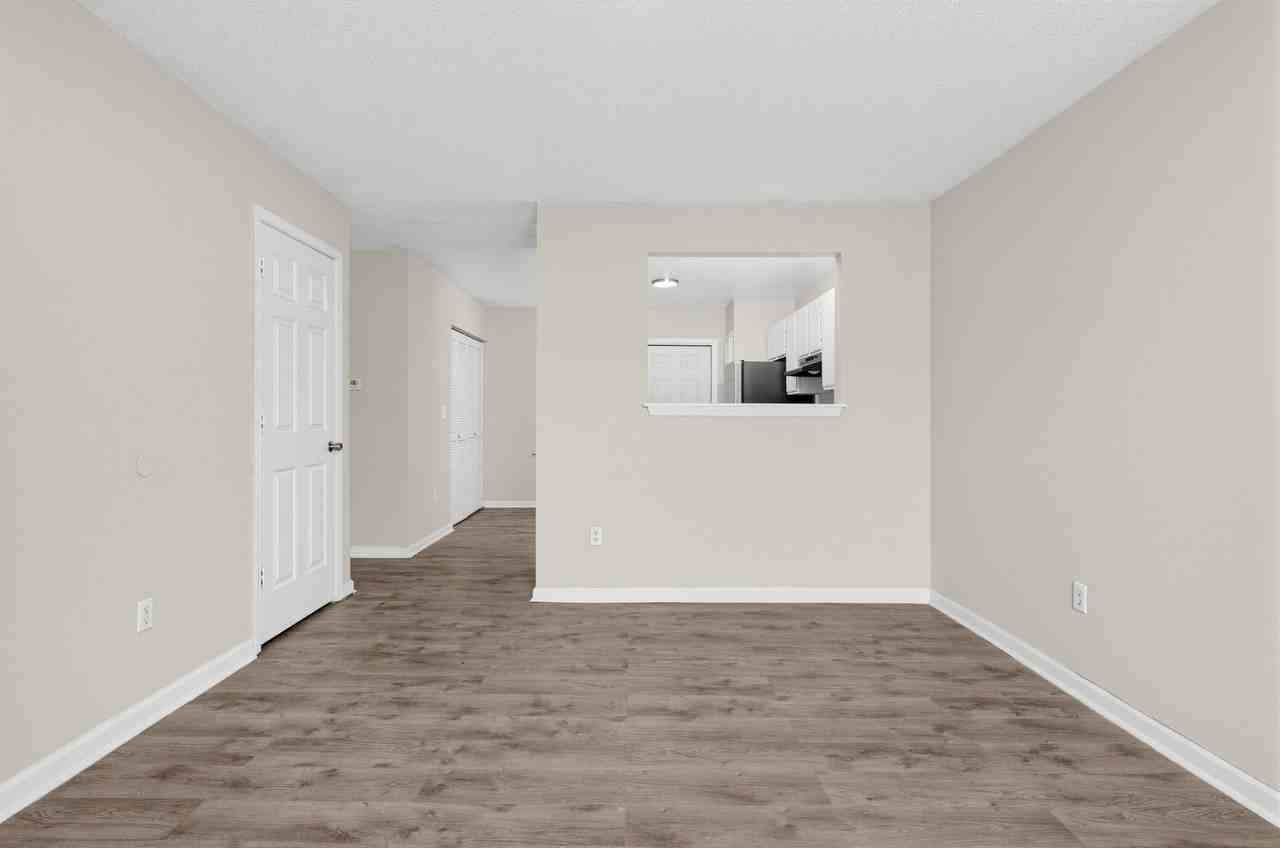 Bracey Square Apartments - Photo 4 of 50