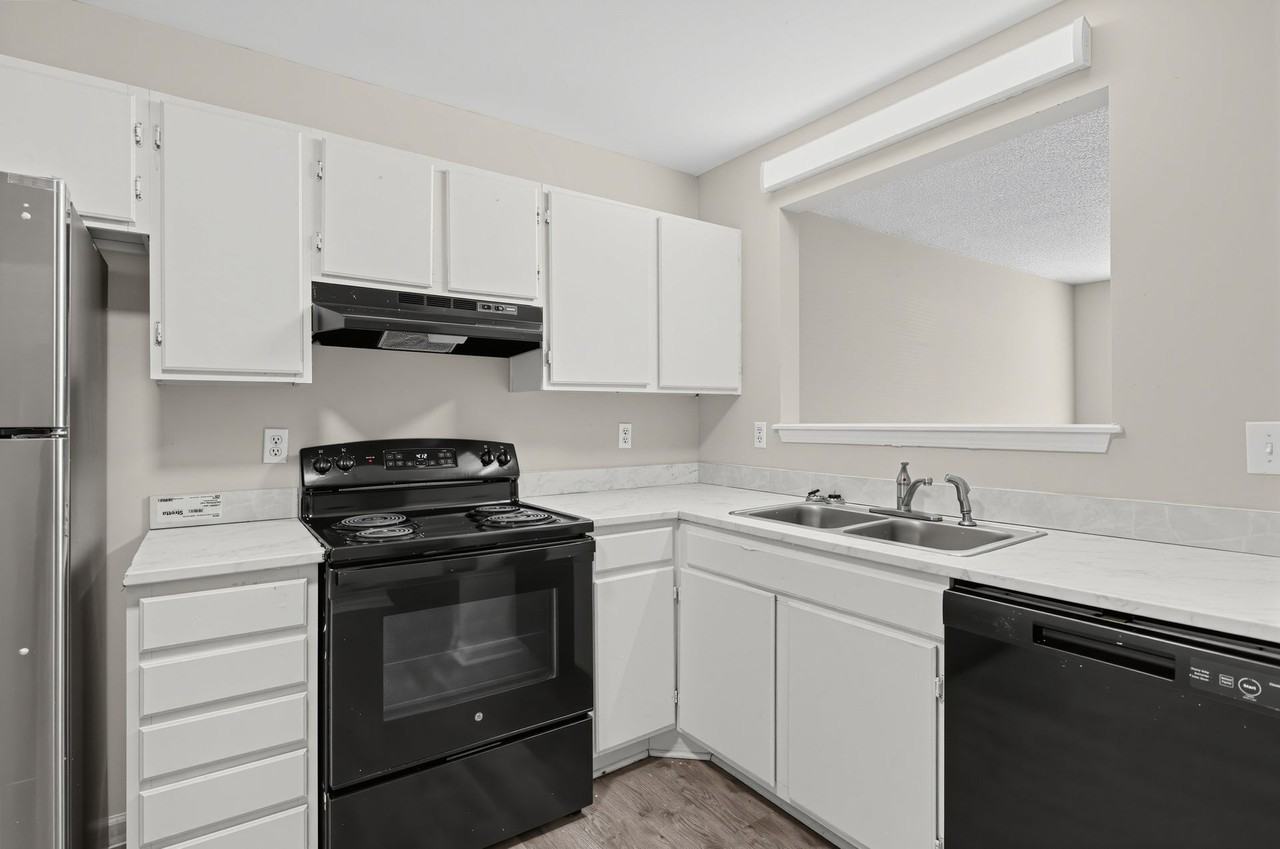 Bracey Square Apartments - Photo 5 of 50