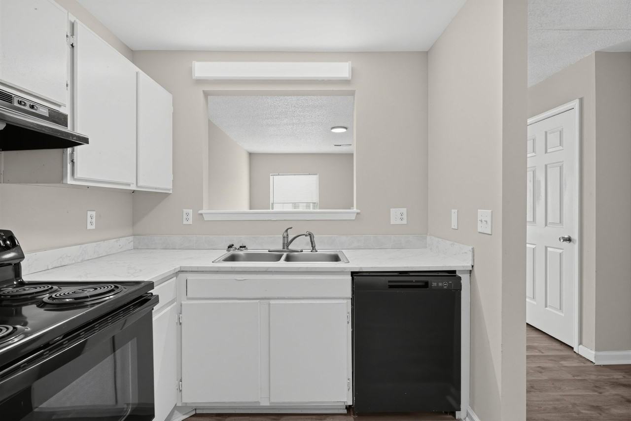 Bracey Square Apartments - Photo 6 of 50