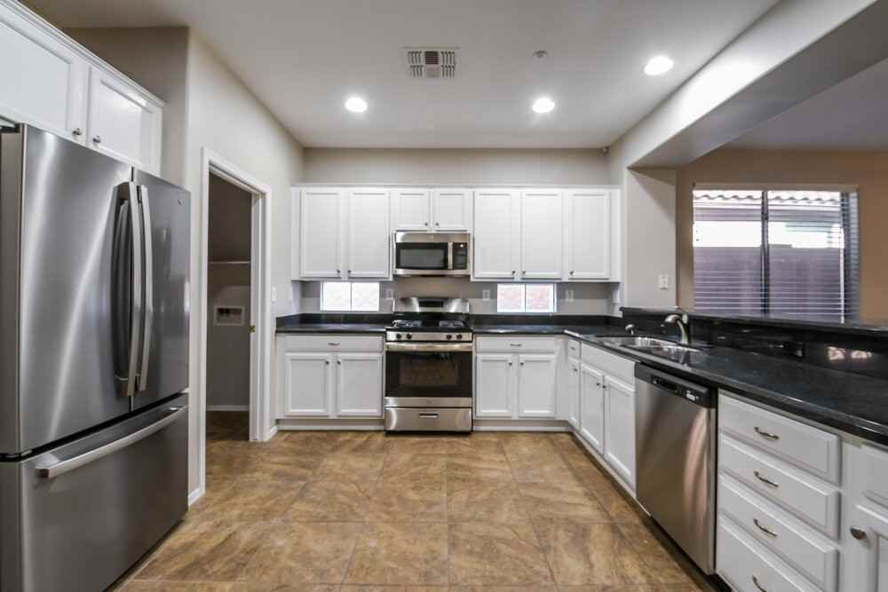 41113 N Prestancia Dr - Photo 6 of 16