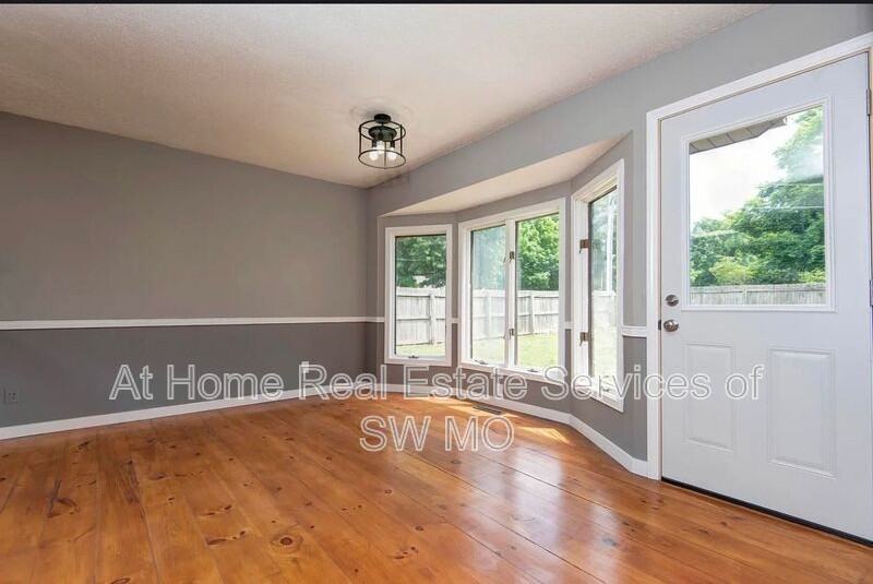 714 N Fort St - Photo 4 of 13