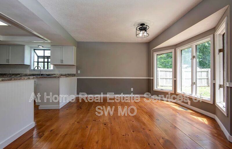 714 N Fort St - Photo 5 of 13