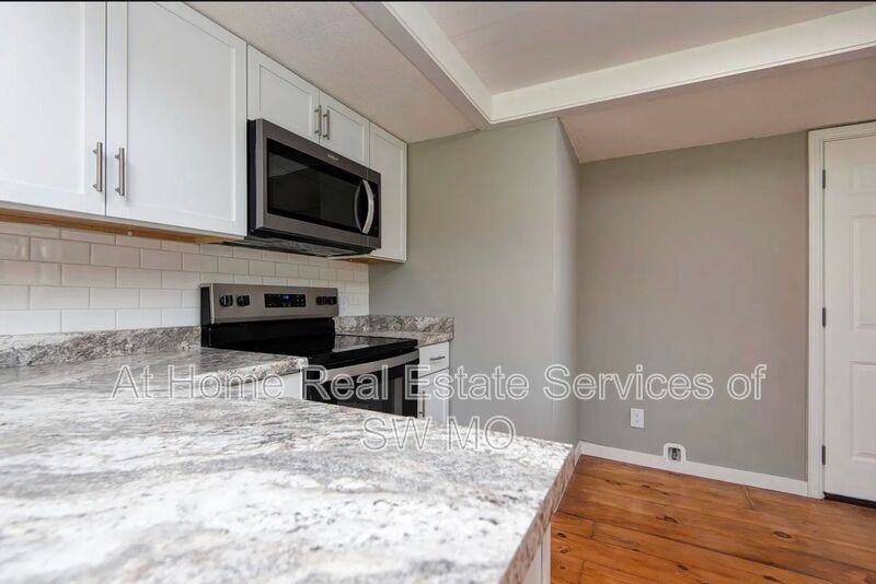 714 N Fort St - Photo 7 of 13