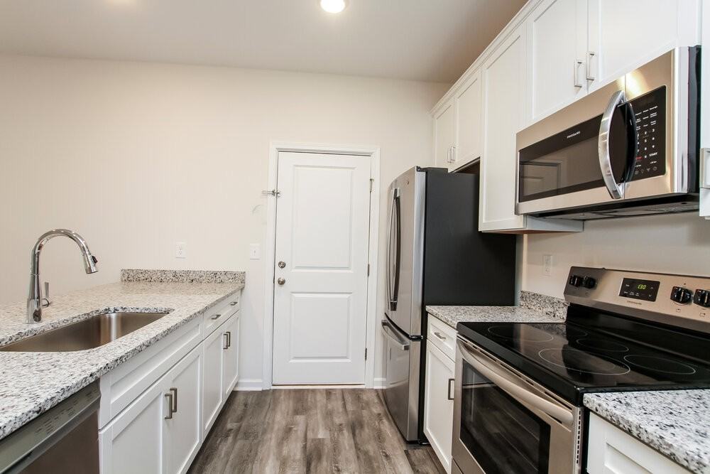 2505 Scott St #2 - Photo 5 of 16