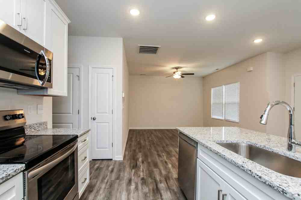 2505 Scott St #2 - Photo 6 of 16
