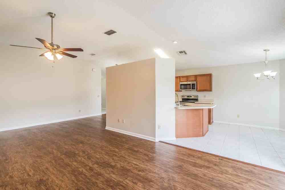 8037 Boonesborough Trl - Photo 2 of 15