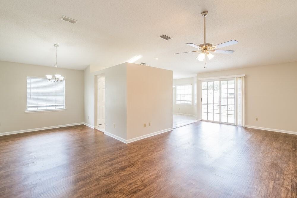 8037 Boonesborough Trl - Photo 3 of 15