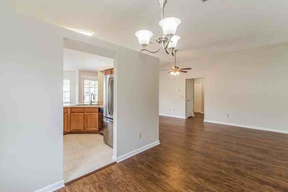 8037 Boonesborough Trl - Photo 5 of 15
