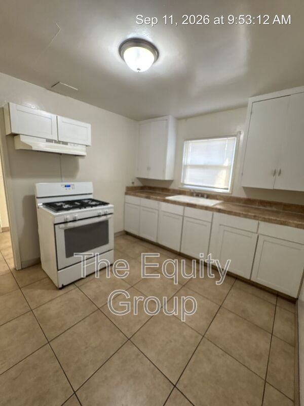 924 W Goshen Ave - Photo 4 of 11