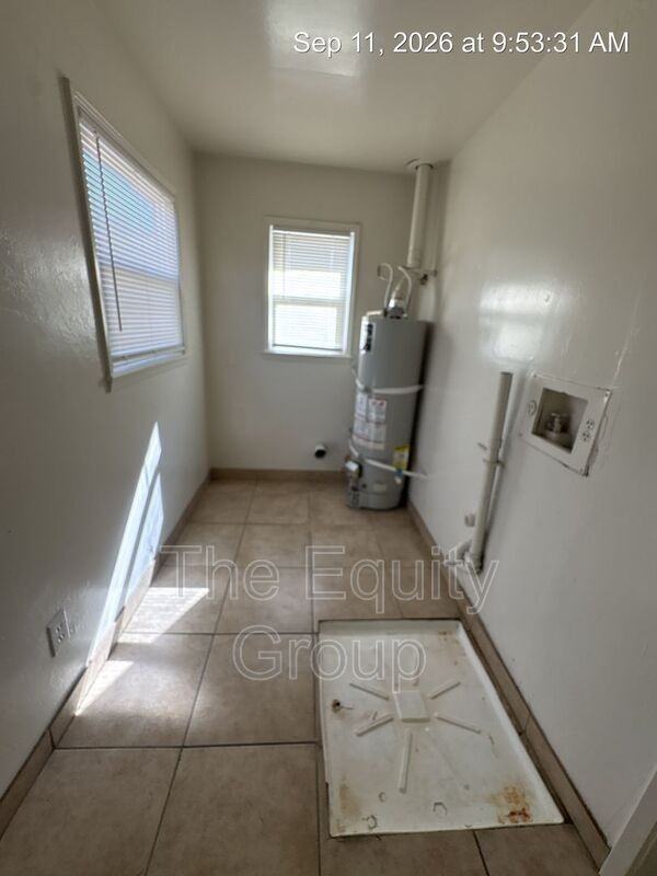 924 W Goshen Ave - Photo 5 of 11