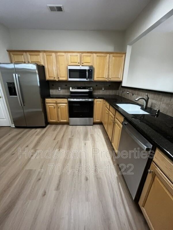 12308 Dunford St - Photo 3 of 25