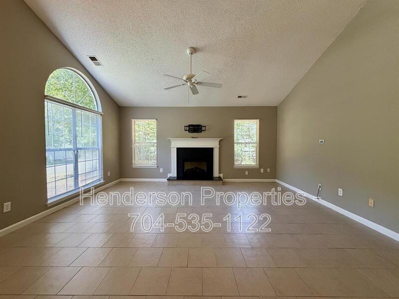 8410 Cullingford Ln - Photo 3 of 20