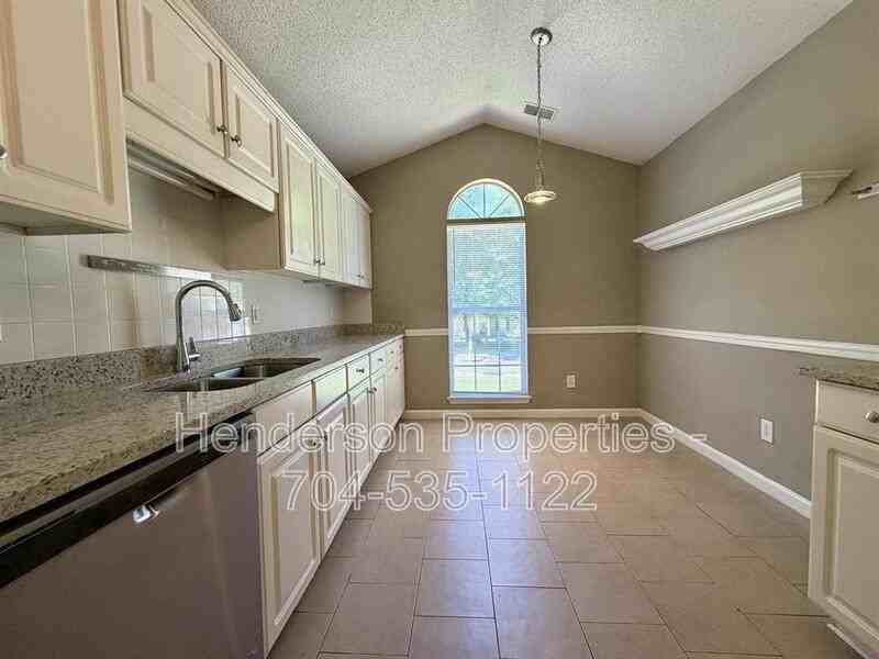 8410 Cullingford Ln - Photo 5 of 20