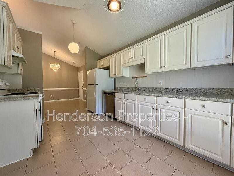 8410 Cullingford Ln - Photo 6 of 20