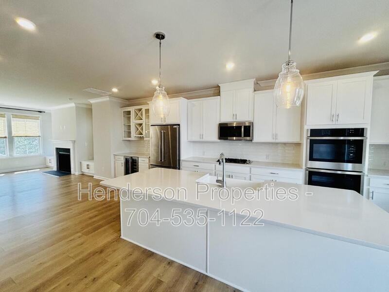 3008 Oak Landing Dr - Photo 2 of 32