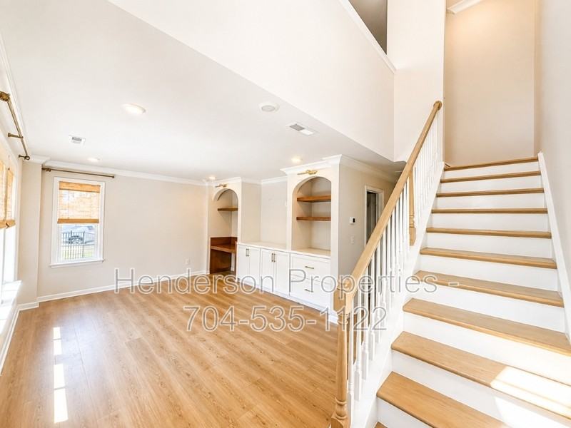 3008 Oak Landing Dr - Photo 7 of 32