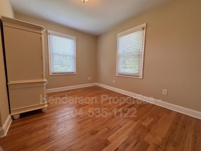 712 Hunter St - Photo 7 of 13