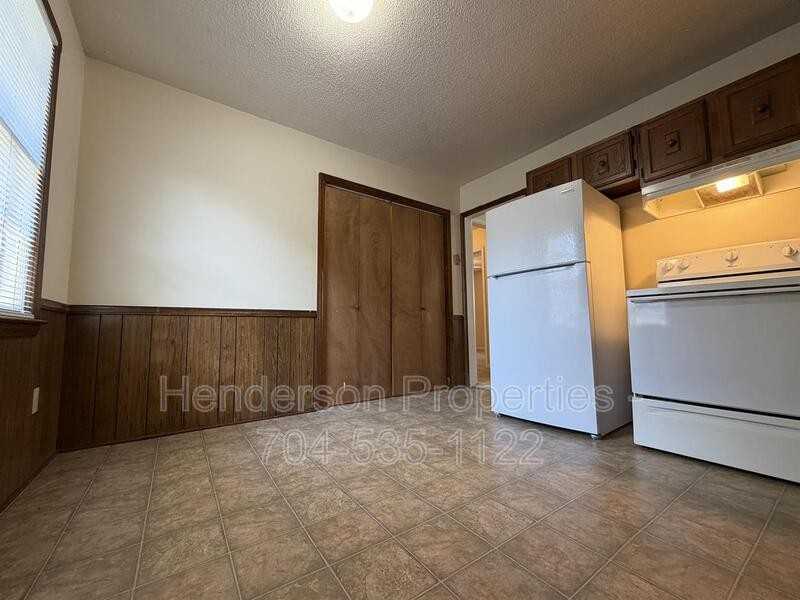 522 Davie Ave #C - Photo 5 of 13