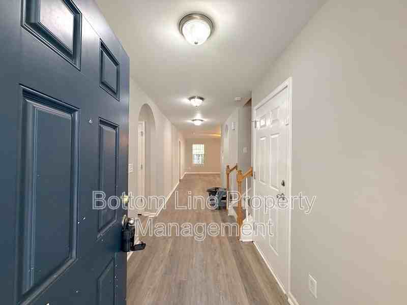 3850 Fircrest Dr - Photo 3 of 22