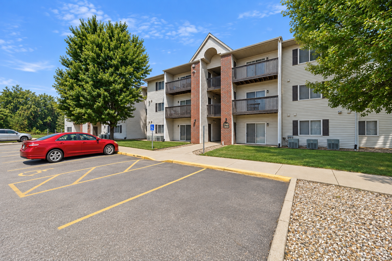 Pineview Place Apartments - Photo 2 of 32