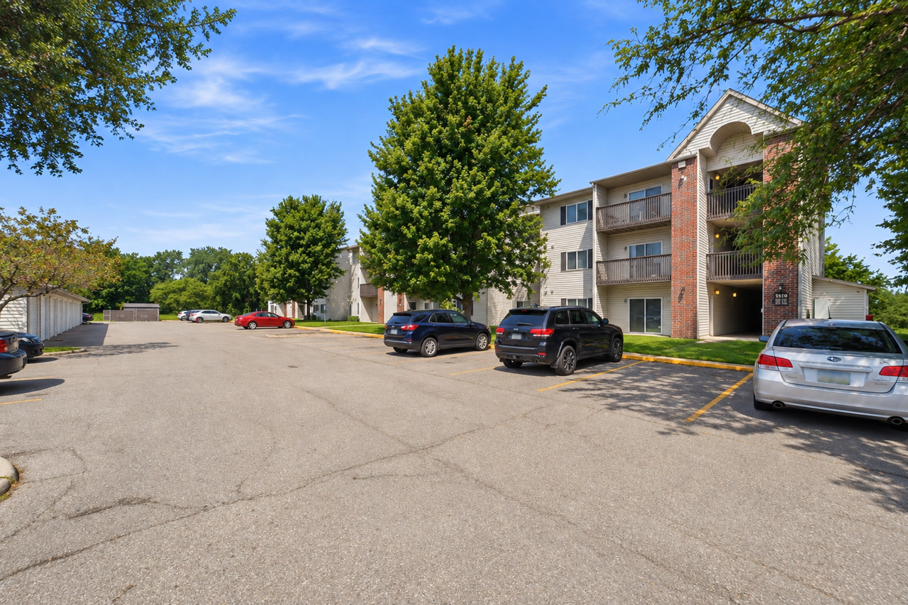 Pineview Place Apartments - Photo 4 of 32