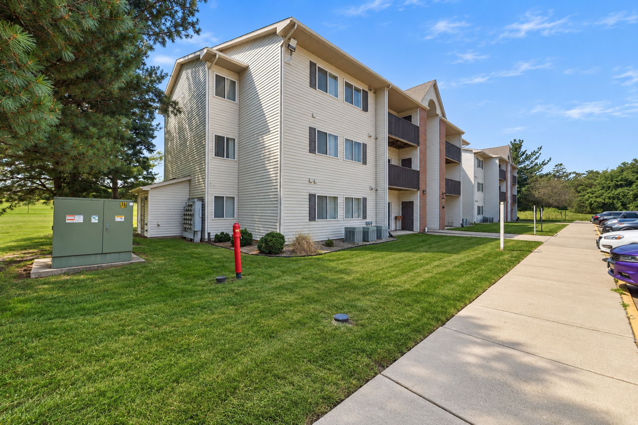 Pineview Place Apartments - Photo 5 of 32