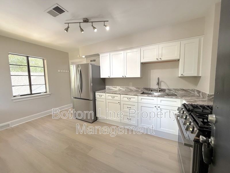 1720 Garden Ter #4 - Photo 4 of 14