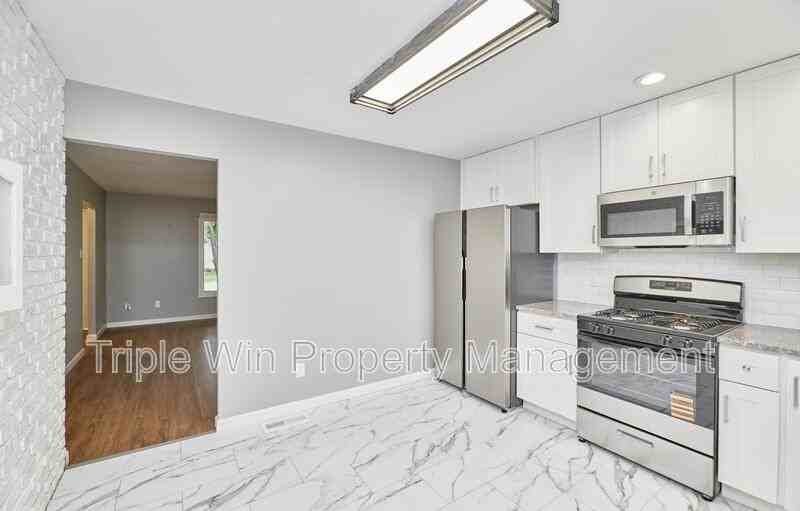 2400 E Humes Ln - Photo 5 of 18