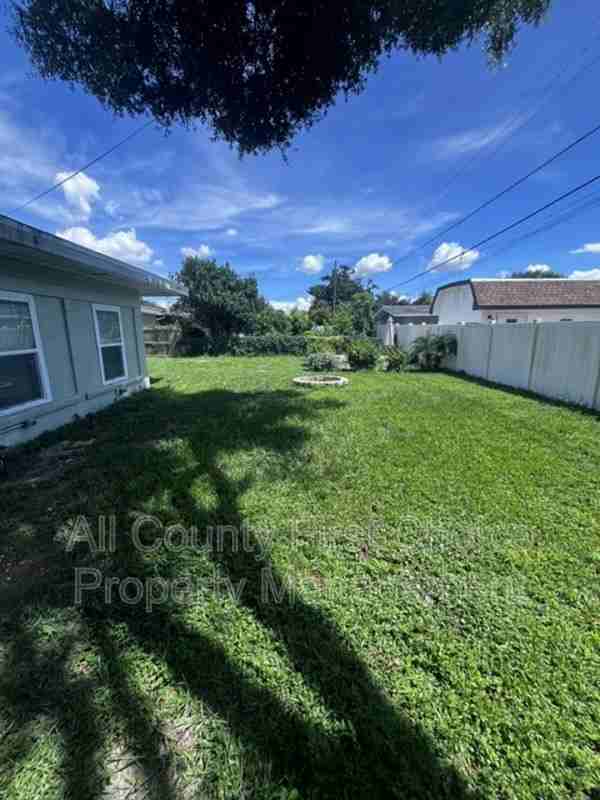 5758 57th Ave N - Photo 4 of 16