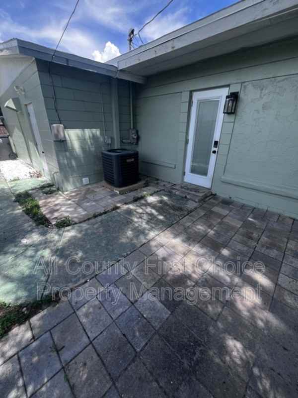 5758 57th Ave N - Photo 5 of 16