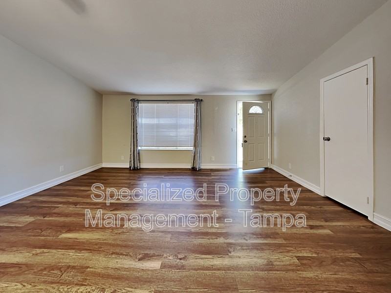 13426 Tyringham St - Photo 2 of 23