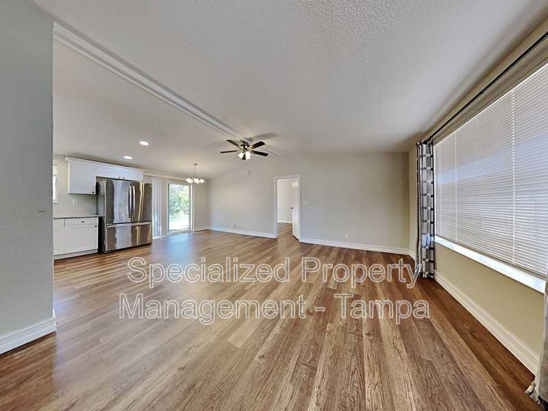 13426 Tyringham St - Photo 4 of 23