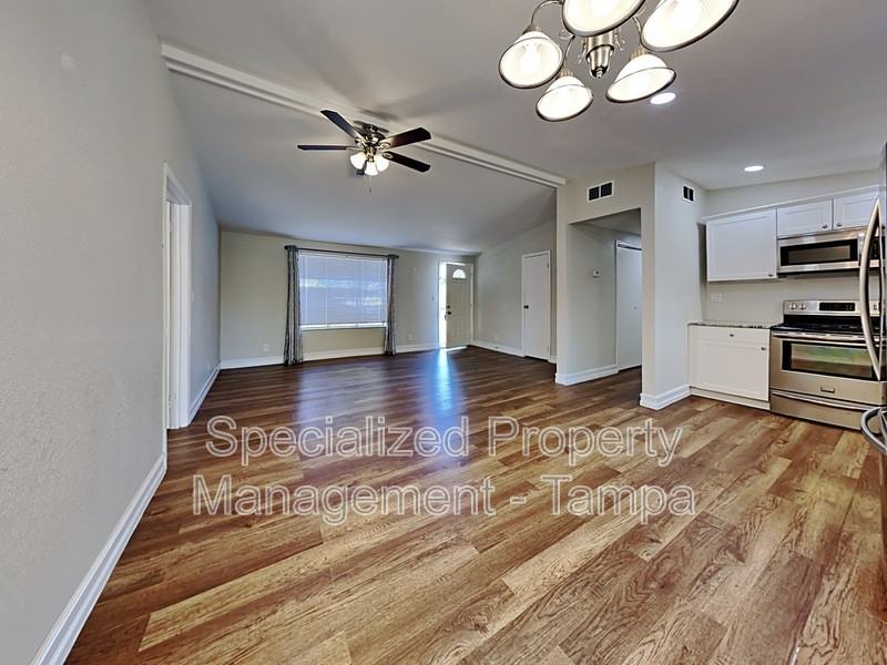 13426 Tyringham St - Photo 6 of 23
