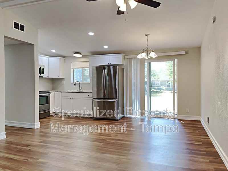 13426 Tyringham St - Photo 7 of 23