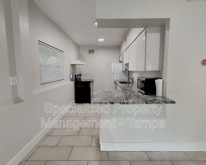 3801 1/2 W Palmira Ave - Photo 2 of 22